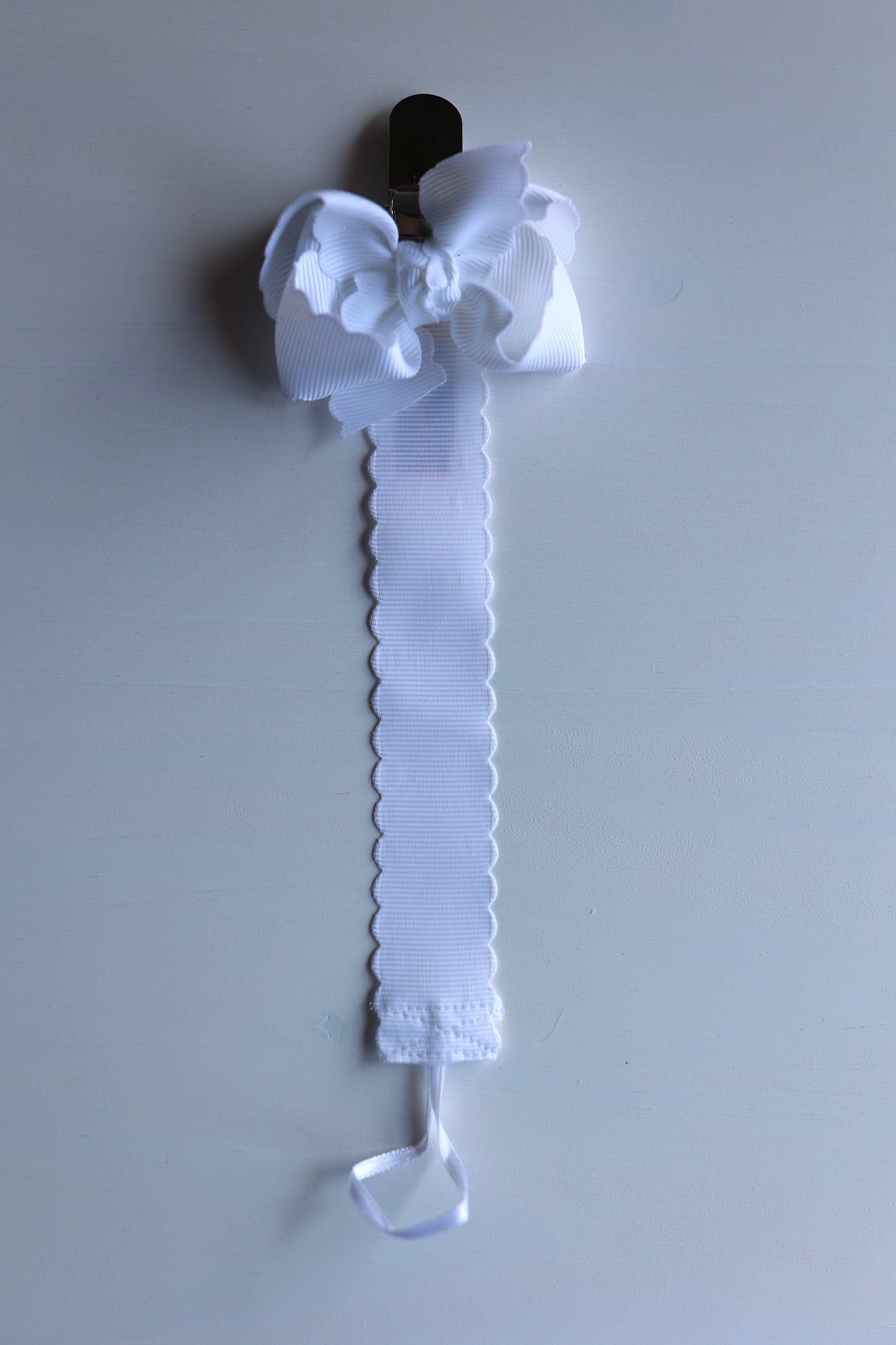 White Scalloped Bow Paci Clip